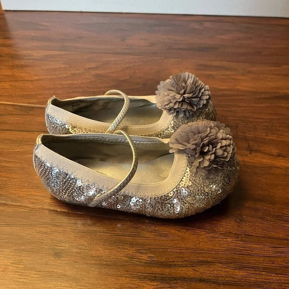 Stride Rite Buffy Silver Glitter Kids Shoes with Flower DetailSize 6.5
